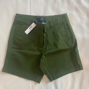 NWT J Crew 7" stretch chino short, green, size 6